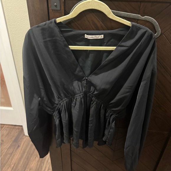 Abercrombie black top sz m worn once - Picture 1 of 2